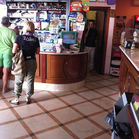 White House Motel Cerveteri Bagian luar foto