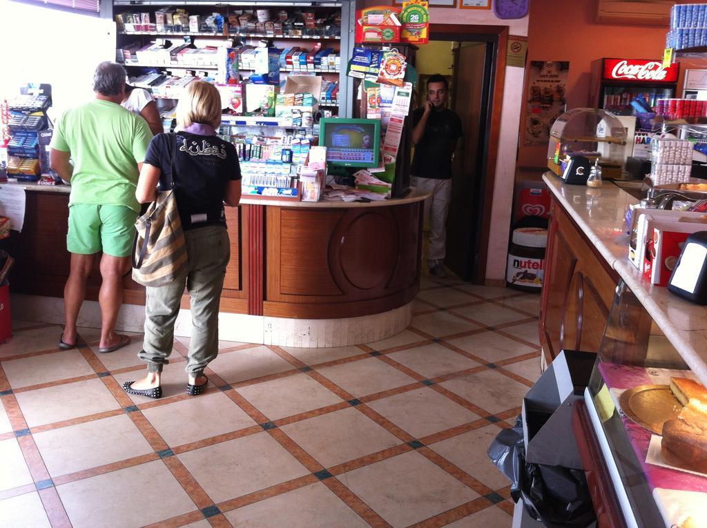 White House Motel Cerveteri Bagian luar foto